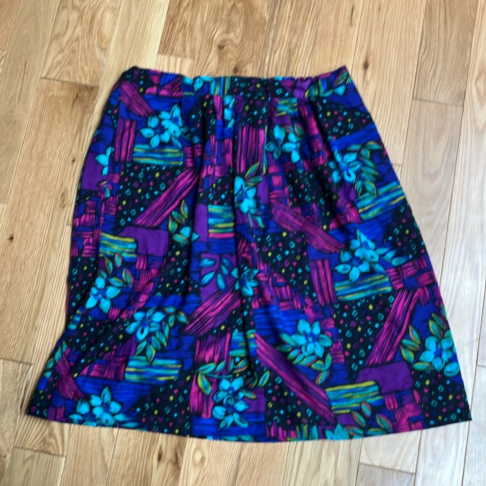Bright vintage skirt size 2X with pockets!